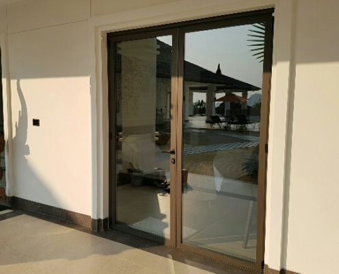 aluminum-casement-door-outdoor-patio SF 45 aluminum casement door providing secure and stylish access to an outdoor patio area.