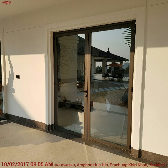 aluminum-casement-door-outdoor-patio SF 45 aluminum casement door providing secure and stylish access to an outdoor patio area.