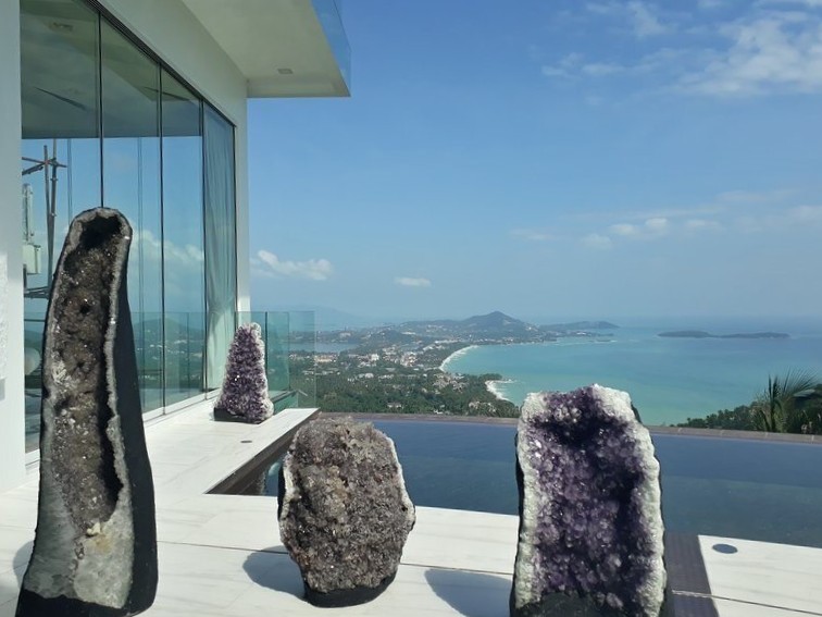 clear-ocean-view-frameless-glass-sliding-doors Clear ocean view through closed Sunflex SF 20 frameless sliding glass doors