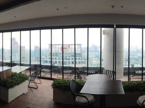 Sunflex SF 25 slide and turn glass partition system for restaurants and commercial spaces.