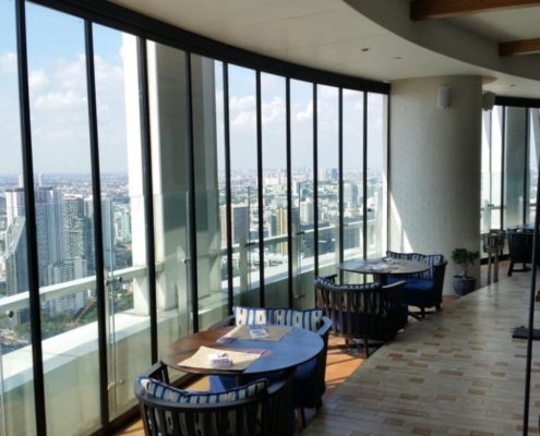 Curved design of the Sunflex SF 25 framed slide and turn glass system for a luxury restaurant.