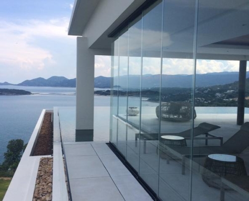 frameless-glass-balcony-enclosure-sf20 Frameless glass balcony enclosure using the Sunflex SF 20 sliding system