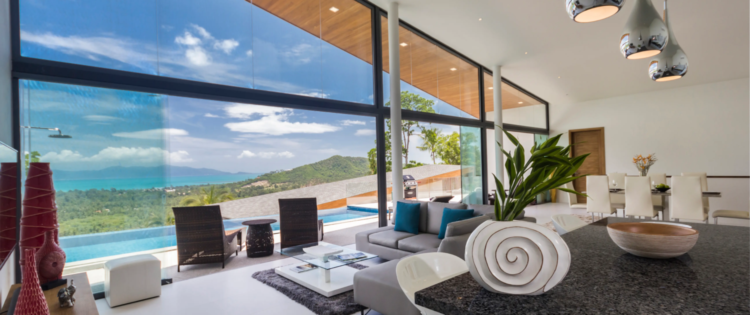 Seamless Indoor-Outdoor Living - Enjoy unobstructed views with the SF 20 frameless sliding system. The ideal choice for luxury villas and high-end penthouses.