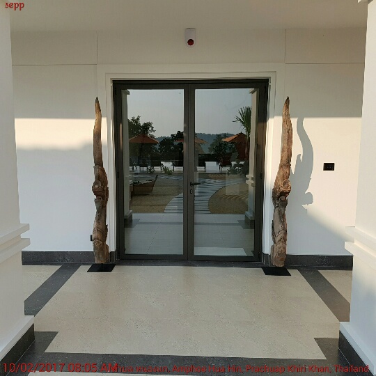 luxury-double-entrance-doors-aluminum-sf45 Elegant SUNFLEX SF 45 aluminum double entrance doors for a luxury villa or hospitality entryway.