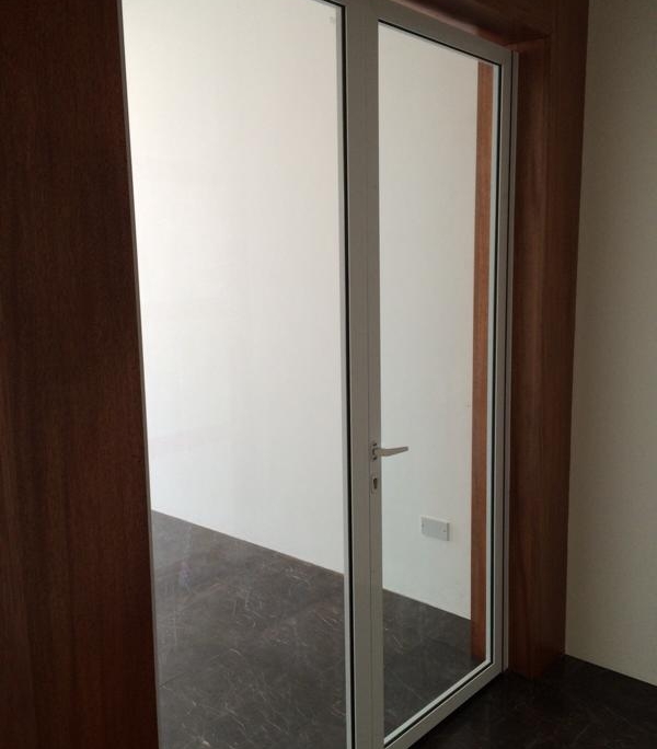 modern-white-aluminum-casement-door-sf45 Sleek white SUNFLEX SF 45 aluminum casement door featuring slim profiles and high-security hardware.