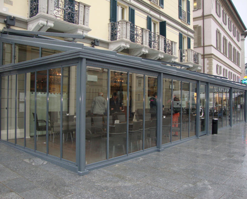 Rain protection with the Sunflex SF 25 slide and turn glass system for all-season outdoor use.