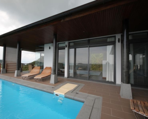 sf42-aluminum-framed-doors-luxury-villa-exterior Exterior architecture of a luxury home with SF 42 aluminum framed sliding doors.