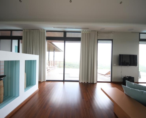 sf42-sliding-door-bright-minimalist-interior Bright minimalist living space with floor-to-ceiling SF 42 aluminum sliding doors.