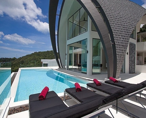 sunflex-sf20-frameless-glass-doors-pool-villa-thailand Sunflex SF 20 frameless glass sliding doors opening to a luxury pool terrace in Thailand